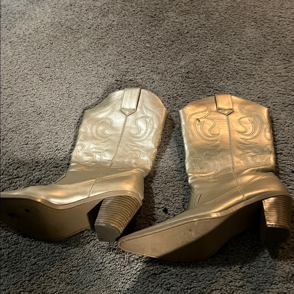 Chic Gold Heeled Boots